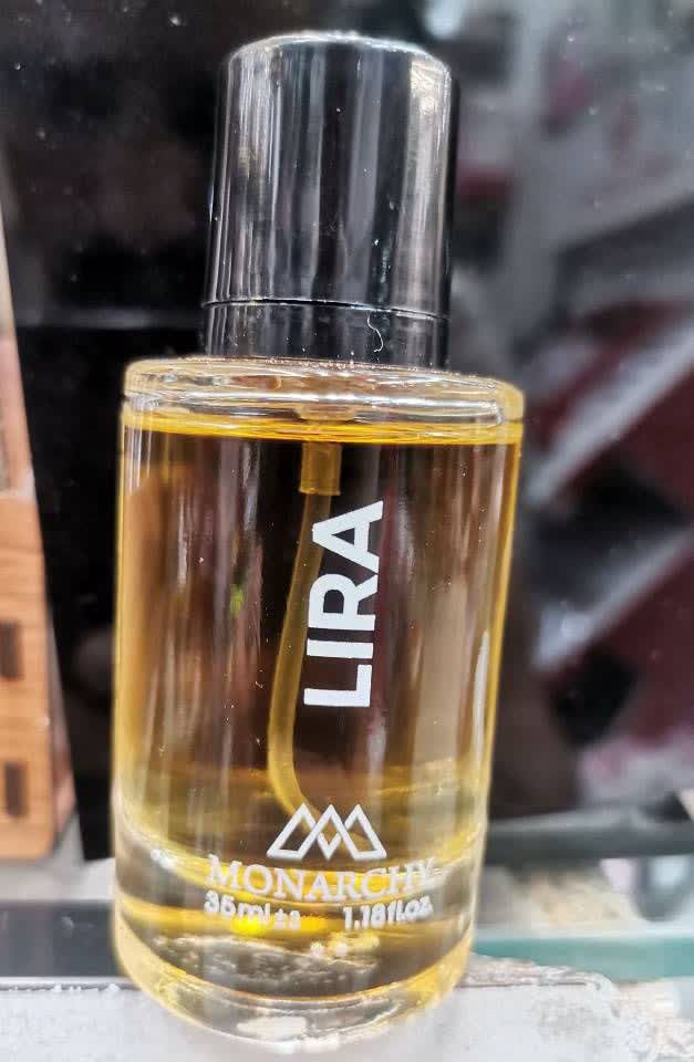 عطر لیرا