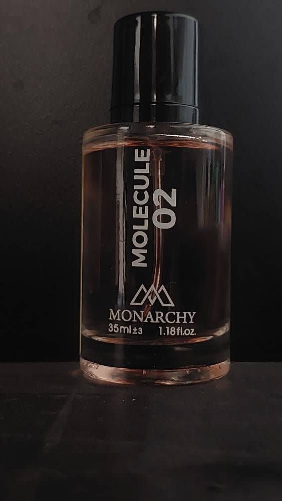 عطر مونارچی مولکول02