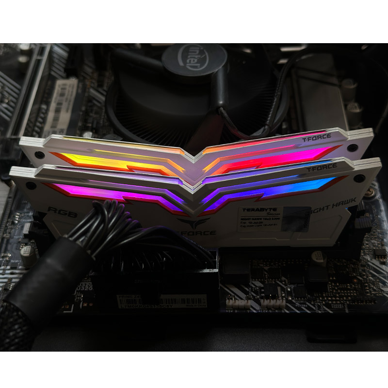 پک 32 گیگ TEAMGROUP T.Force Night Hawk RGB 32GB (16×2) DDR4 3200Mhz استوک در حد نو